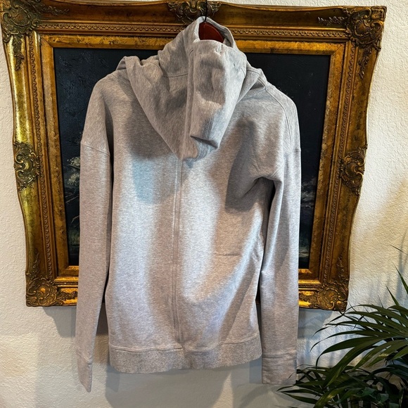 Lululemon Gray Hooded High Neck Active Sweatshirt with Thumb Holes Size 4 - Picture 3 of 5